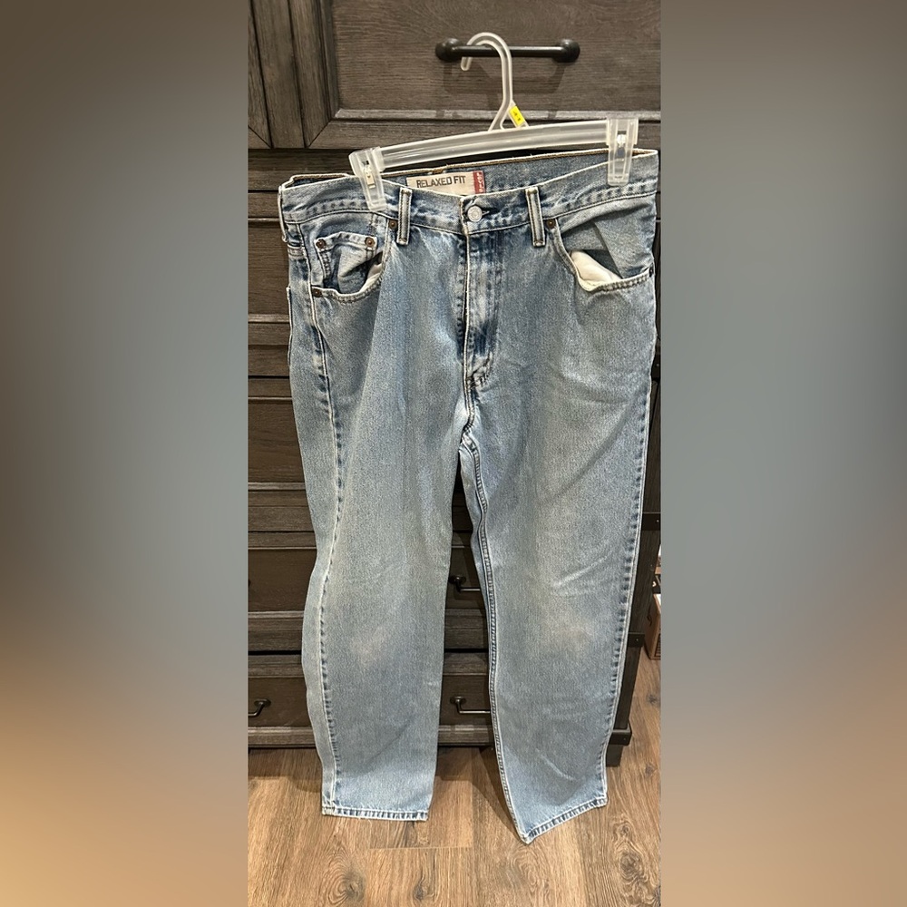 Barely Worn Men’s Levi’s Relaxed Fit 34 X 36 550